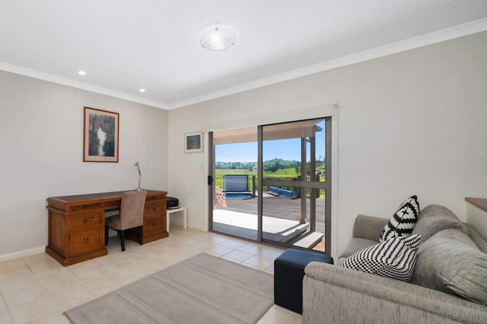 Photo of Livingroom in Gloucester
