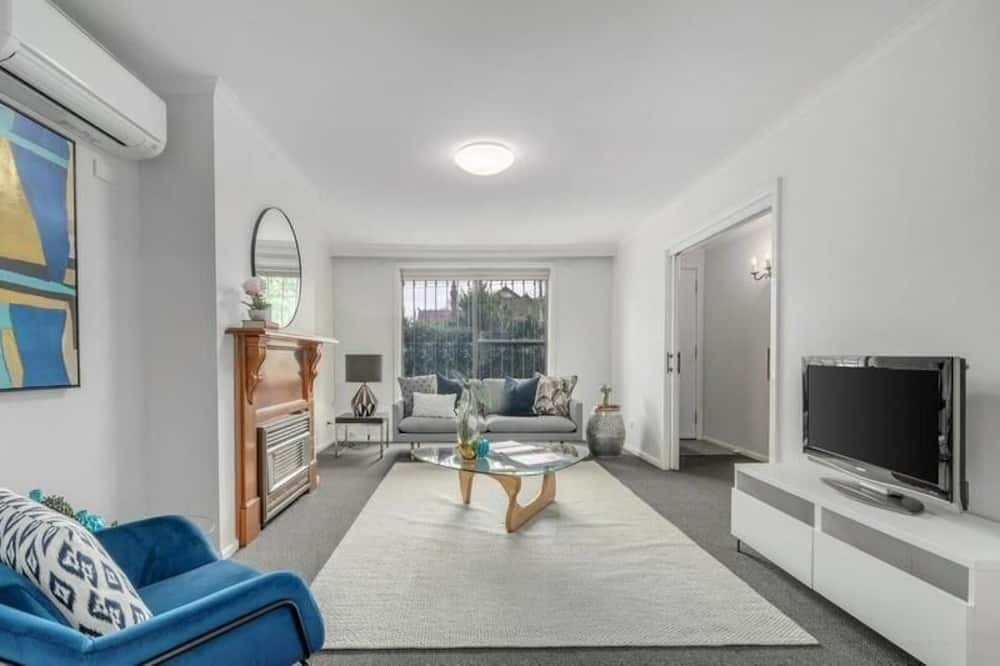 Photo of Livingroom in Kew