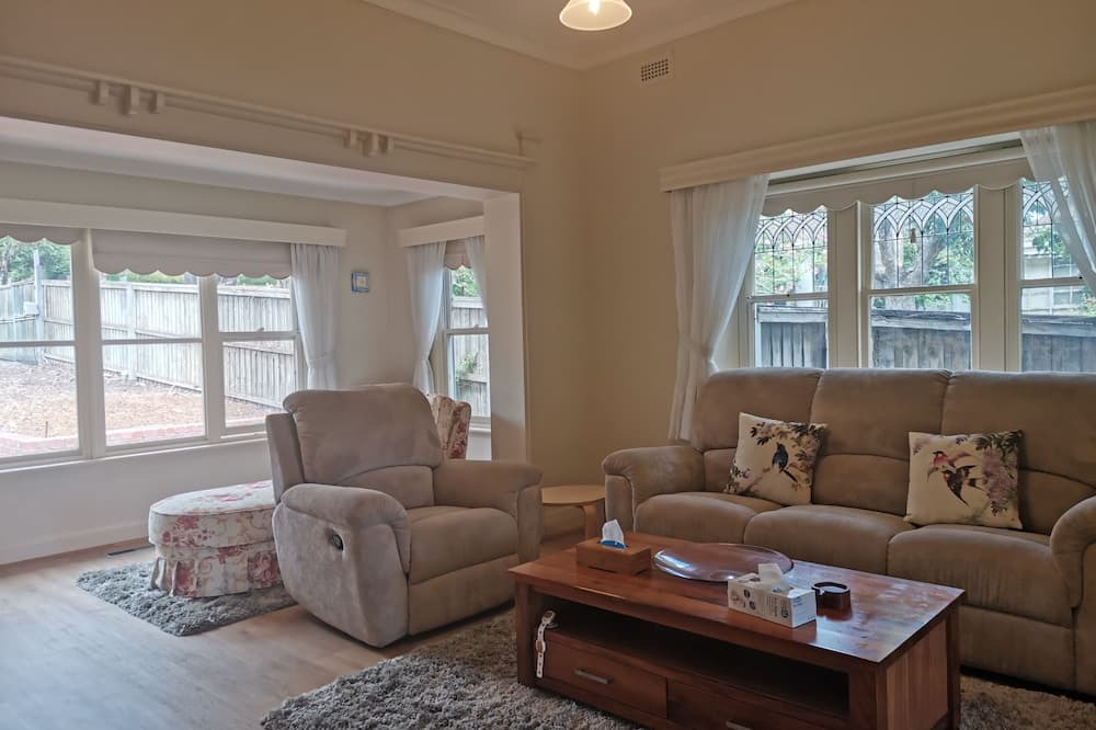 Photo of Livingroom in Kew