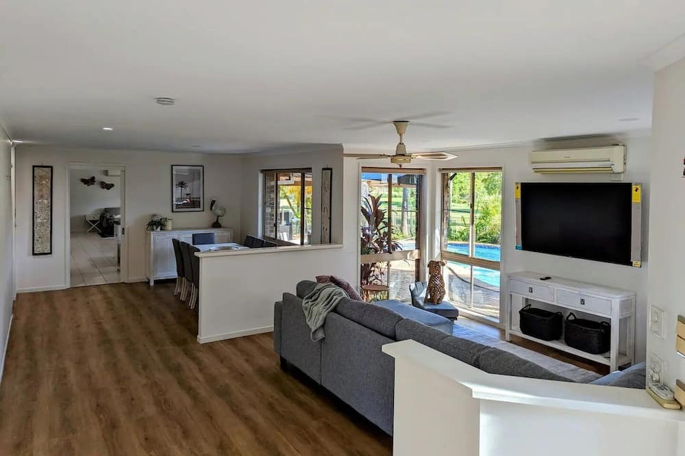 Photo of Others in Helensvale