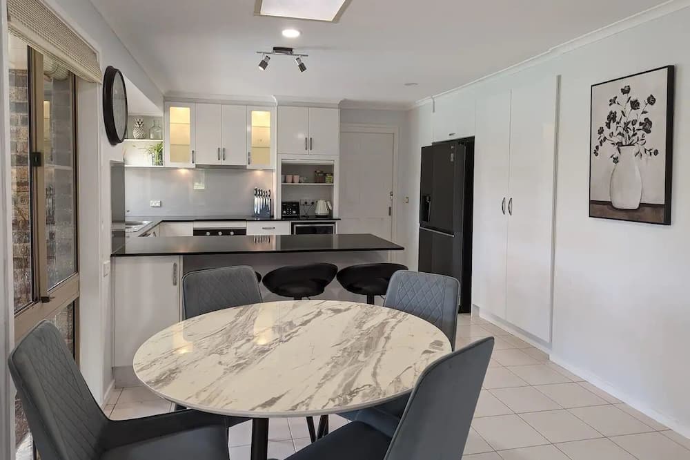 Photo of Others in Helensvale