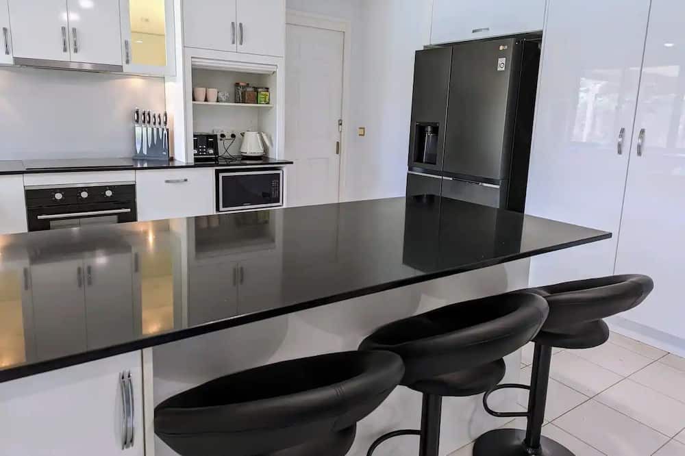 Photo of Kitchen in Helensvale