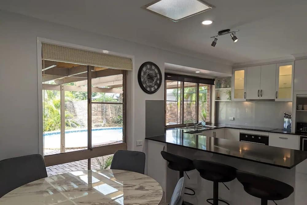 Photo of Others in Helensvale