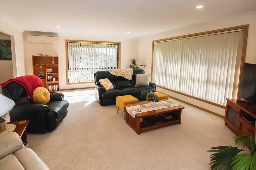 Photo of Livingroom in Denhams Beach