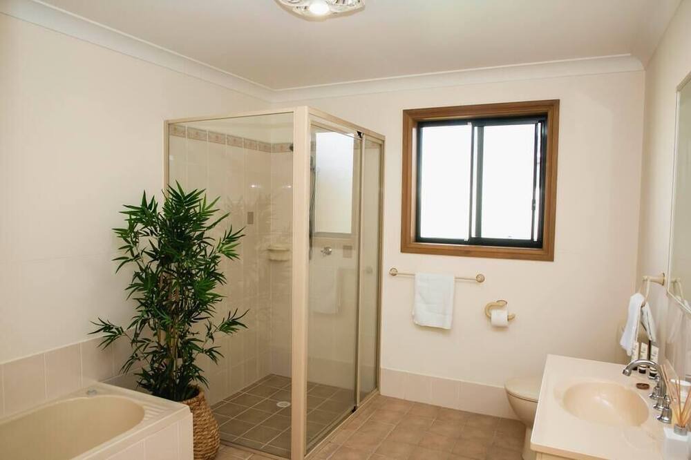 Photo of Bathroom in Denhams Beach