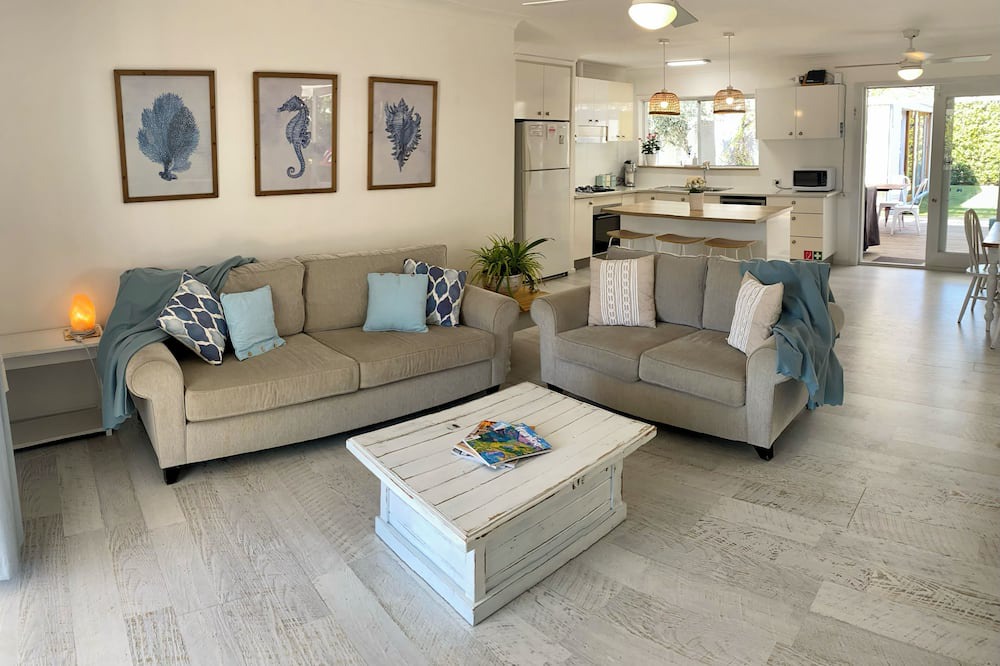 Photo of Livingroom in Pelican Waters