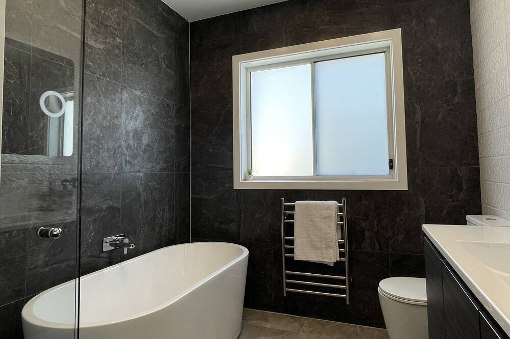 Photo of Bathroom in Redhead