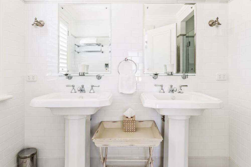 Photo of Bathroom in Narrawallee