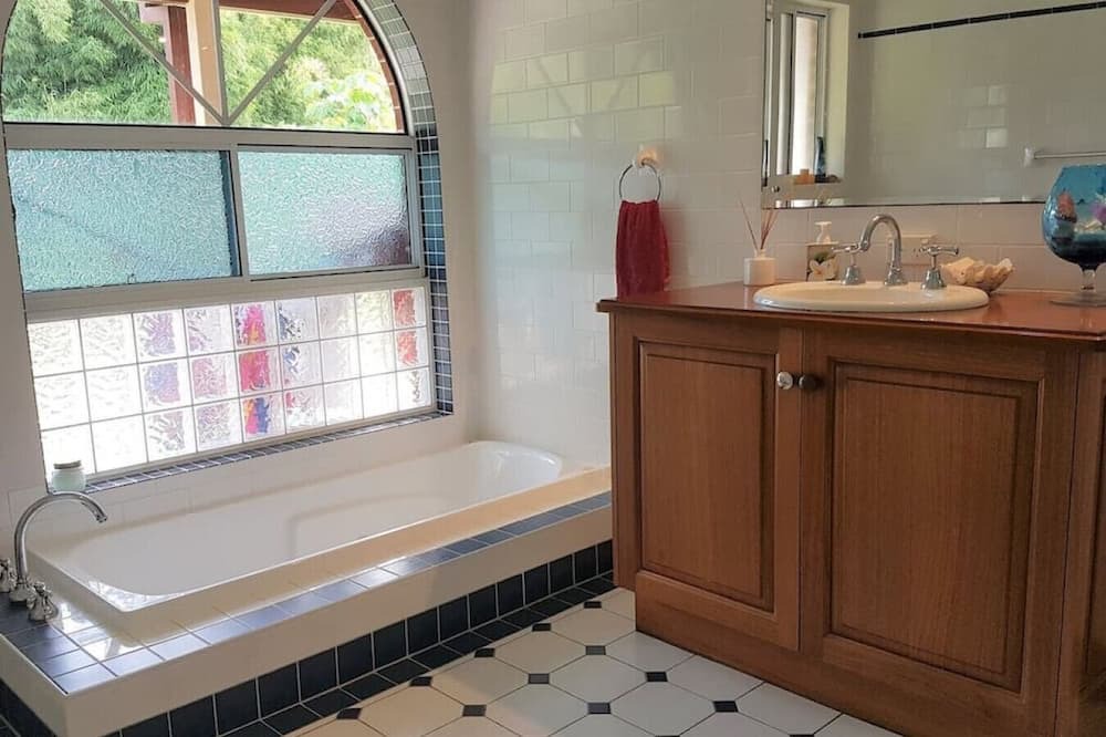 Photo of Bathroom in South Murwillumbah