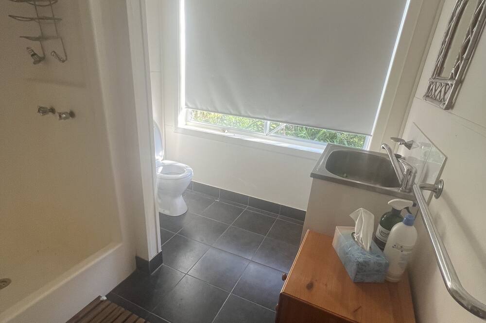 Photo of Bathroom in Limonite