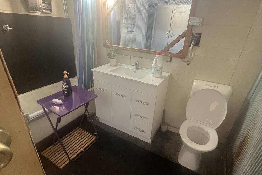 Photo of Bathroom in Limonite