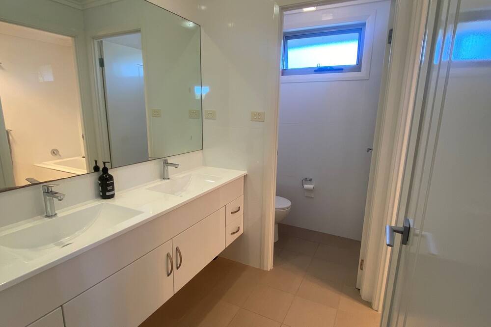 Photo of Bathroom in Adamstown