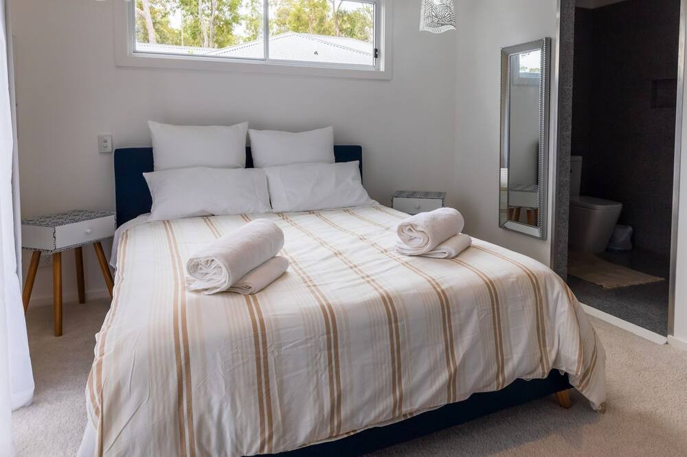 Photo of Bedroom in Murrays Beach