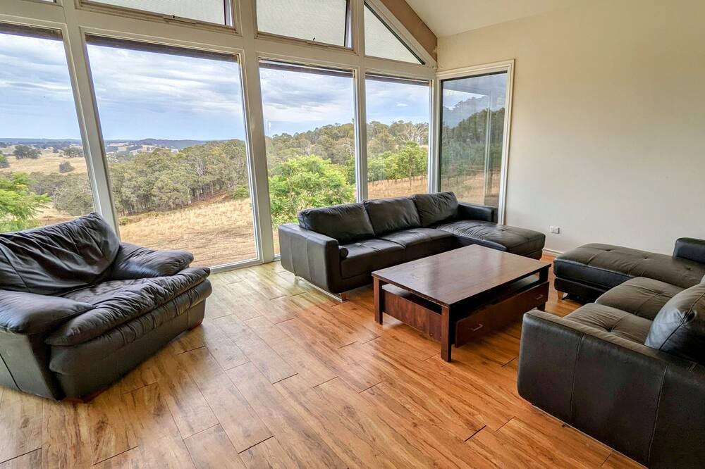 Photo of Livingroom in Thomson Brook