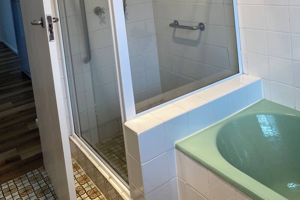 Photo of Bathroom in Turvey Park