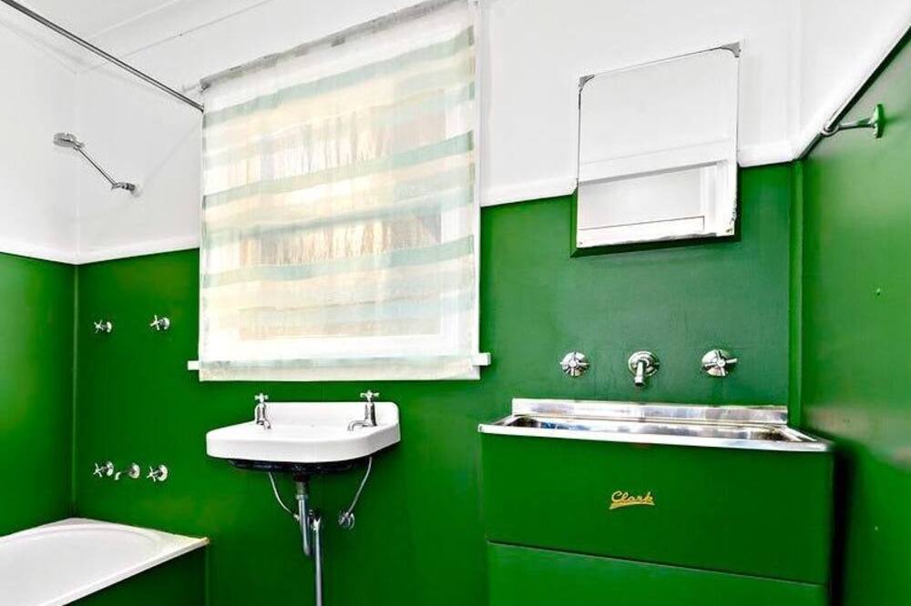 Photo of Bathroom in Linden