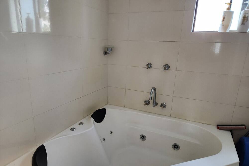 Photo of Bathroom in Larrakeyah