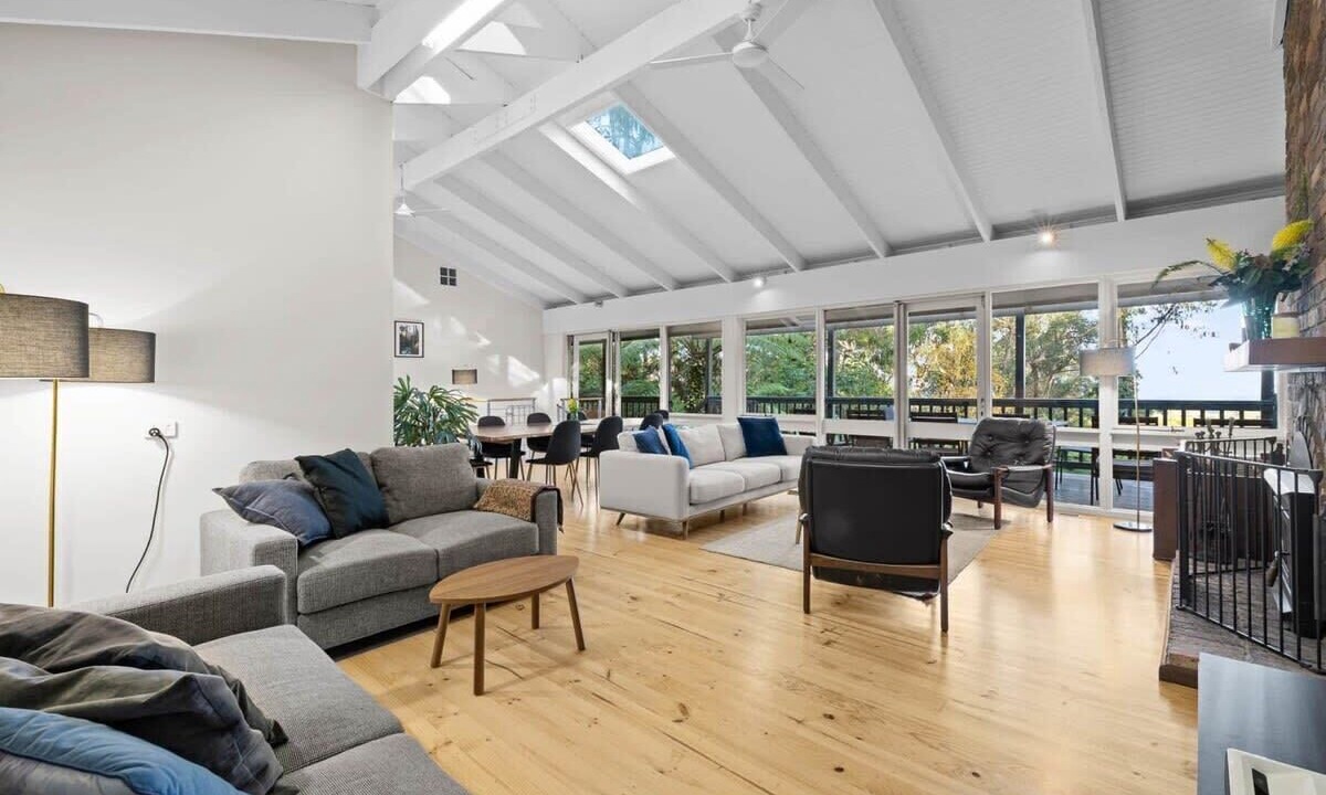 Photo of Livingroom in Menzies Creek