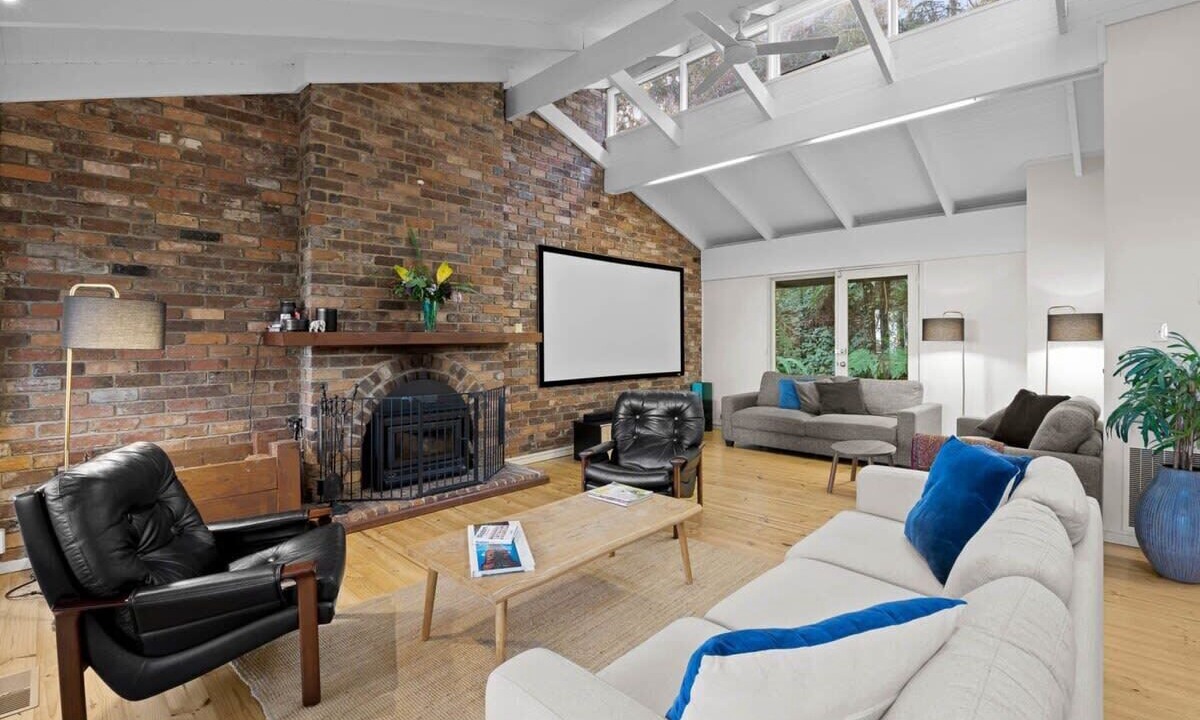 Photo of Livingroom in Menzies Creek