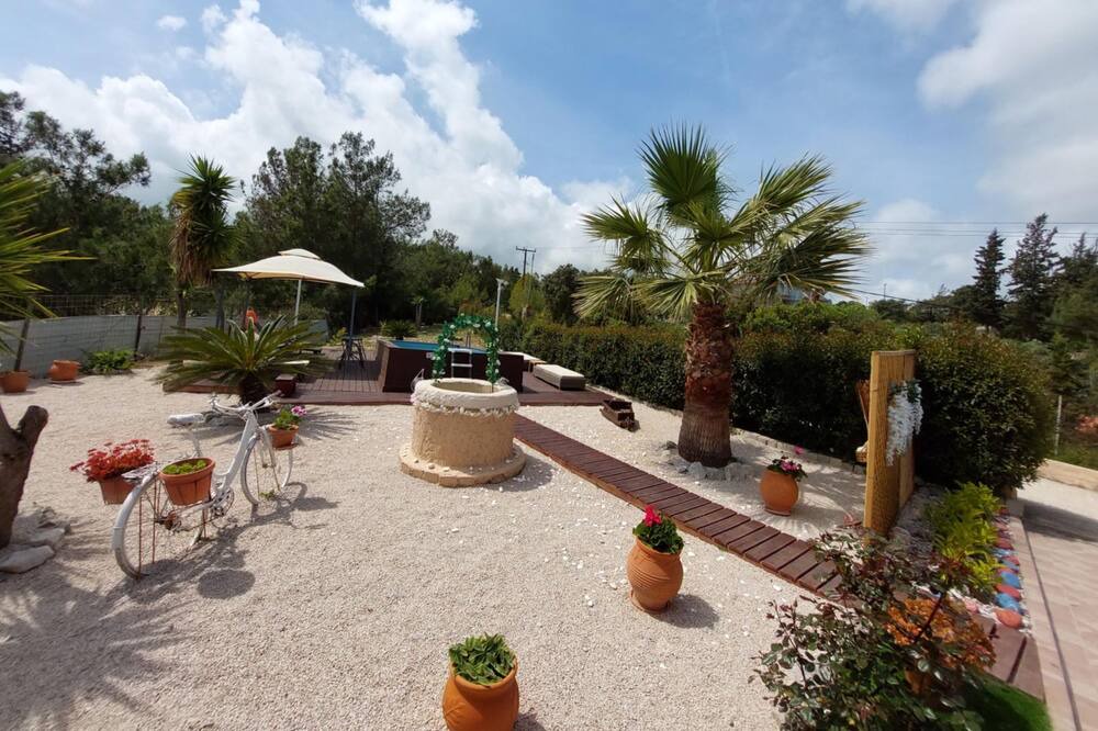 Photo of Patio Balcony in Asgourou