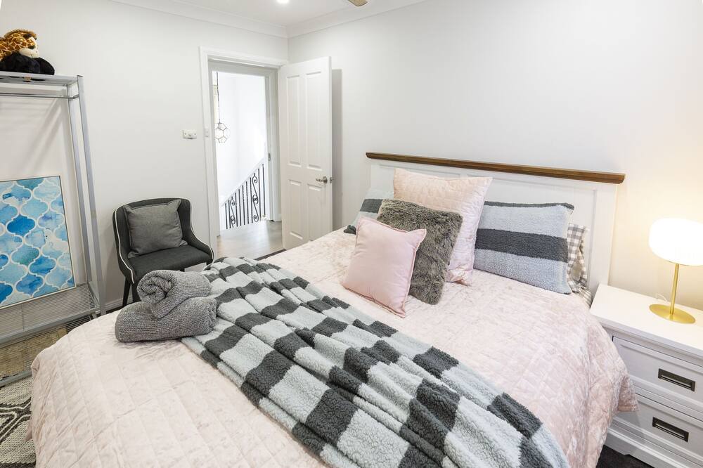 Photo of Bedroom in Regentville