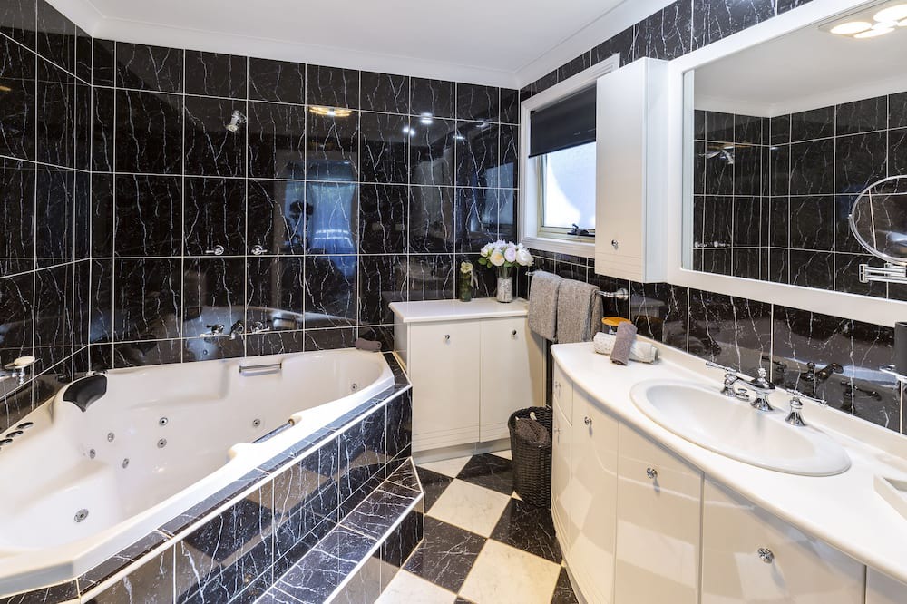 Photo of Bathroom in Regentville