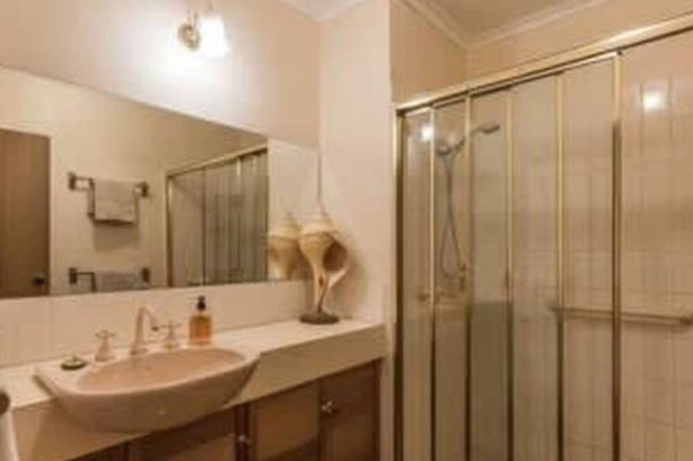 Photo of Bathroom in Limonite