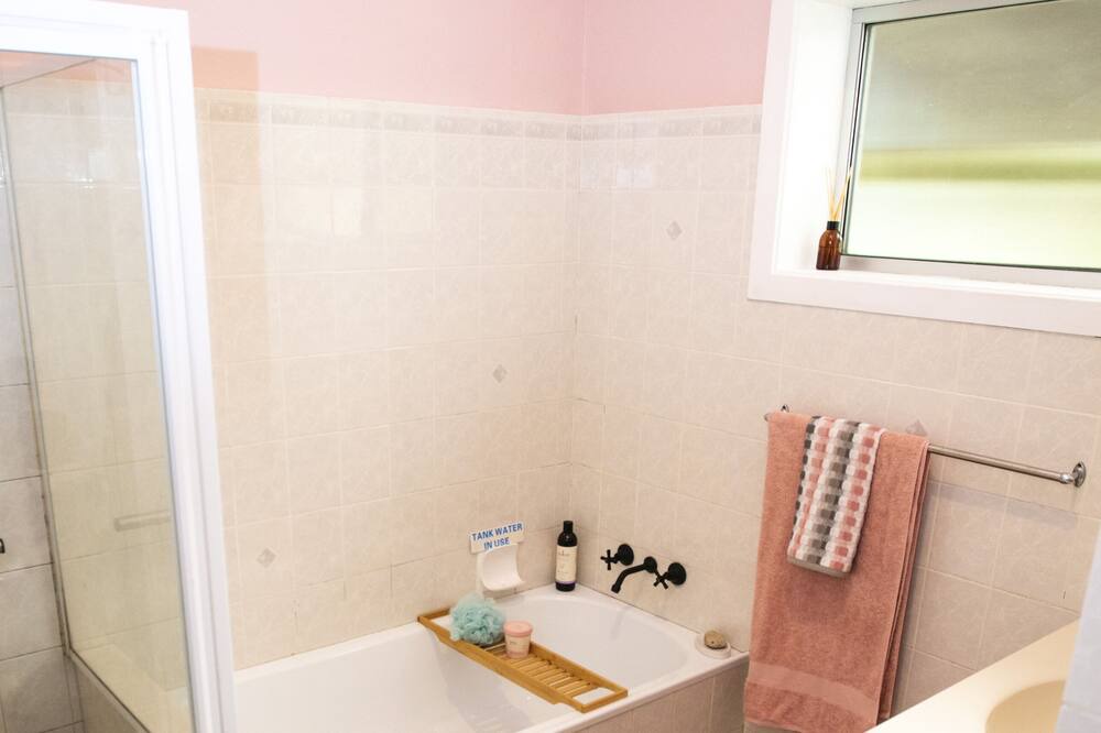 Photo of Bathroom in Mallanganee