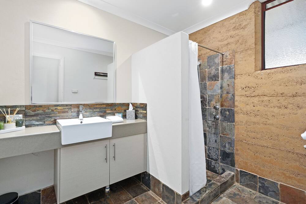 Photo of Bathroom in Quedjinup