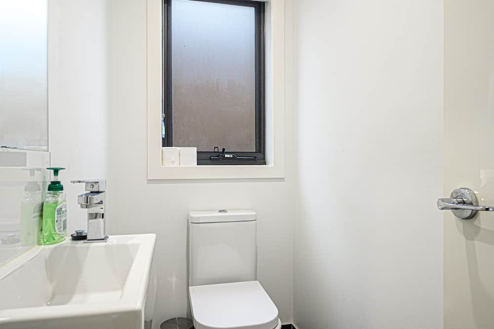 Photo of Bathroom in Catherine Field