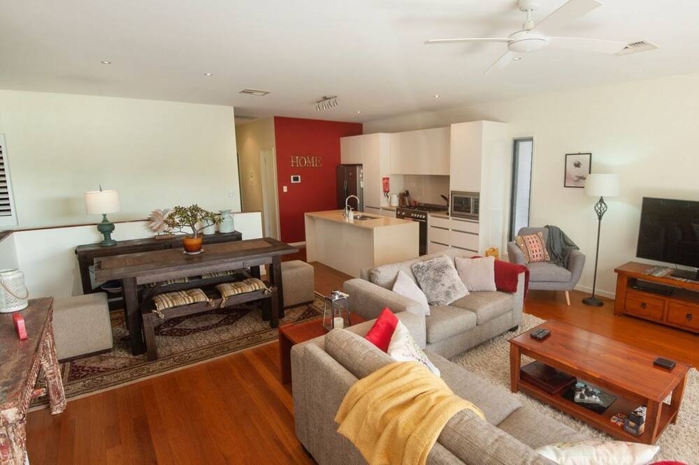 Photo of Livingroom in Elizabeth Beach