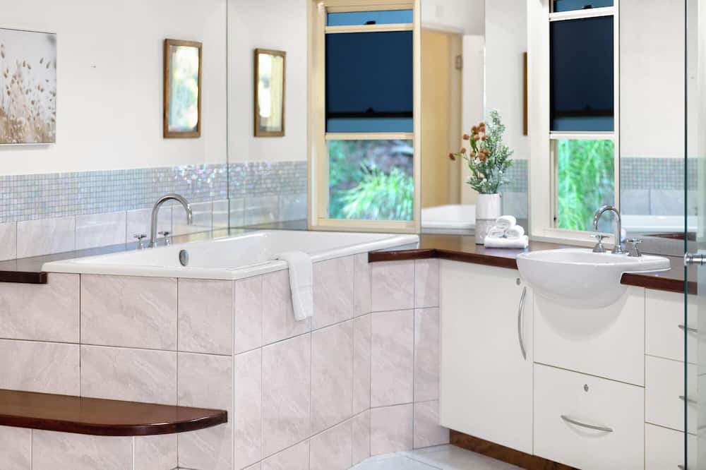 Photo of Bathroom in Mount Coolum
