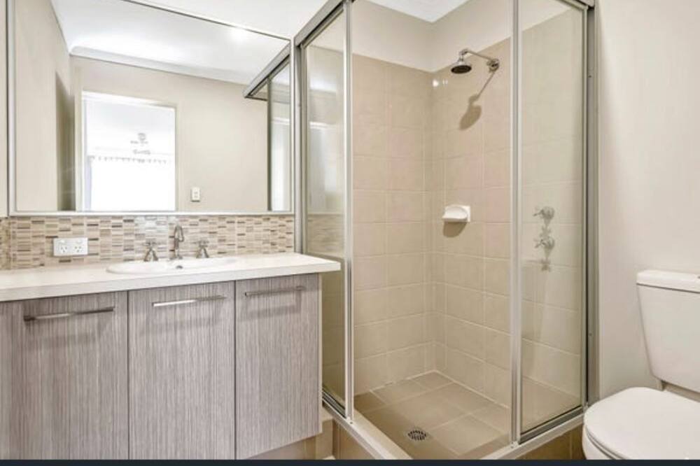 Photo of Bathroom in Lakelands