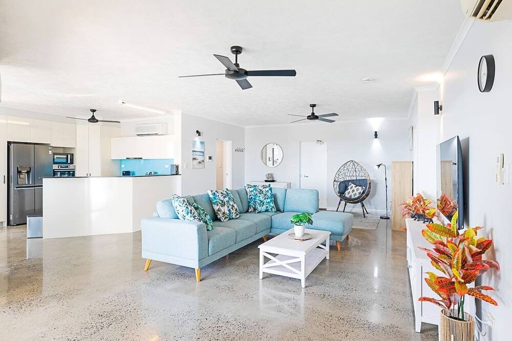 Photo of Livingroom in Cullen Bay