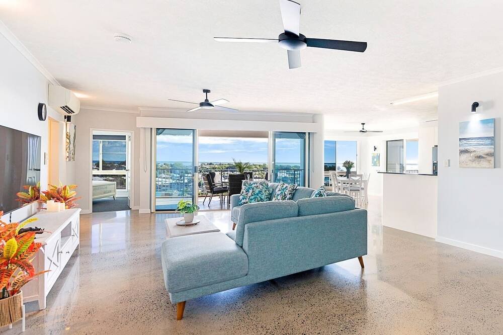 Photo of Livingroom in Cullen Bay