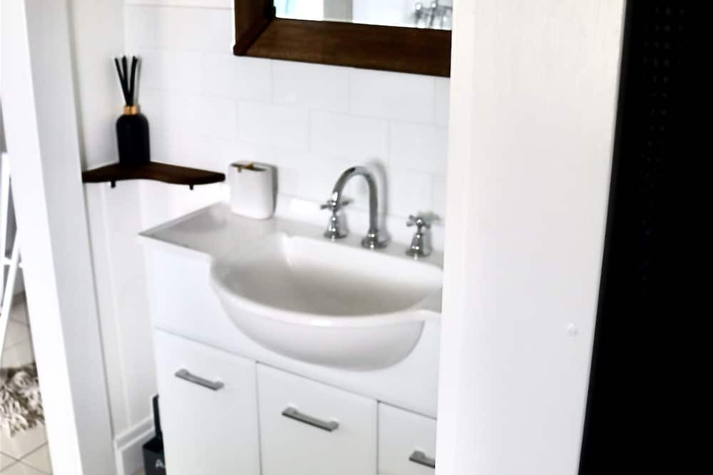 Photo of Bathroom in Uralla