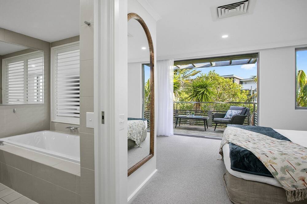 Photo of Bathroom in Magenta Shores