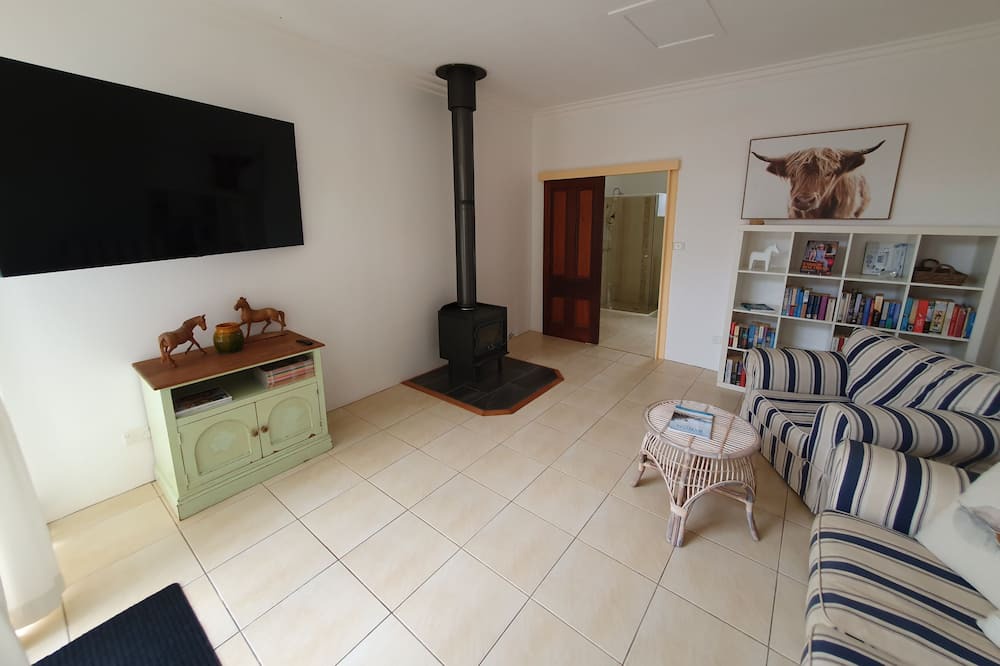 Photo of Livingroom in Lillian Rock