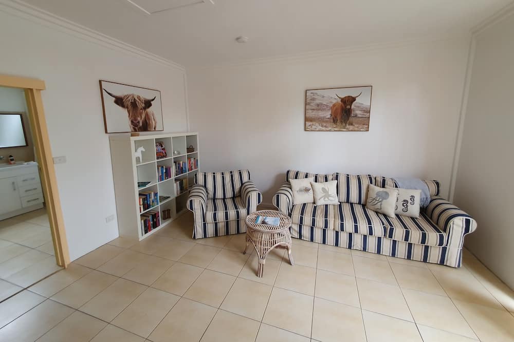 Photo of Livingroom in Lillian Rock