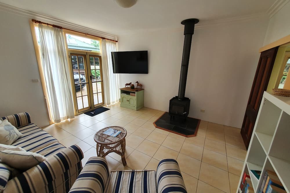 Photo of Livingroom in Lillian Rock