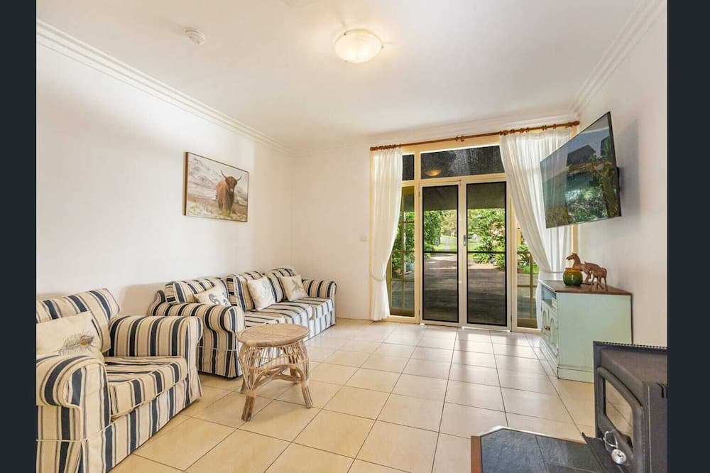 Photo of Livingroom in Lillian Rock