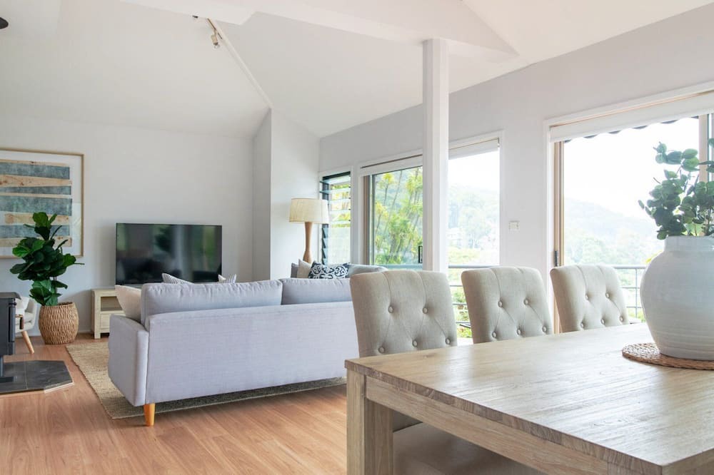 Photo of Livingroom in Pretty Beach Central Coast