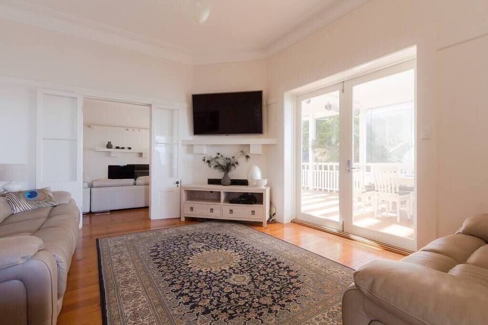 Photo of Livingroom in Dee Why