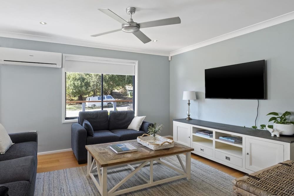 Photo of Livingroom in Pretty Beach Central Coast