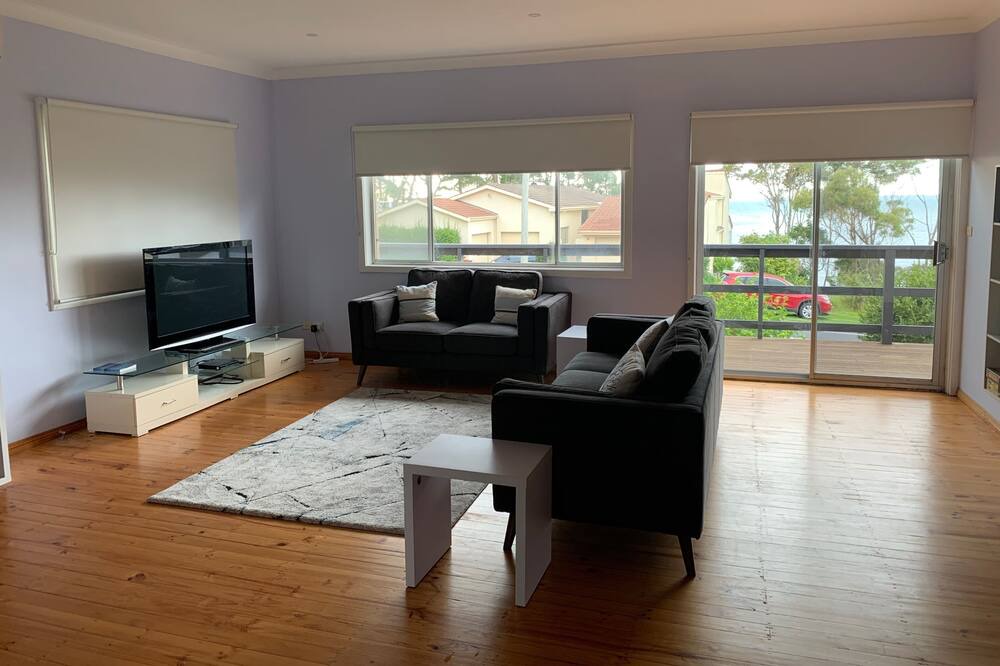 Photo of Livingroom in Denhams Beach