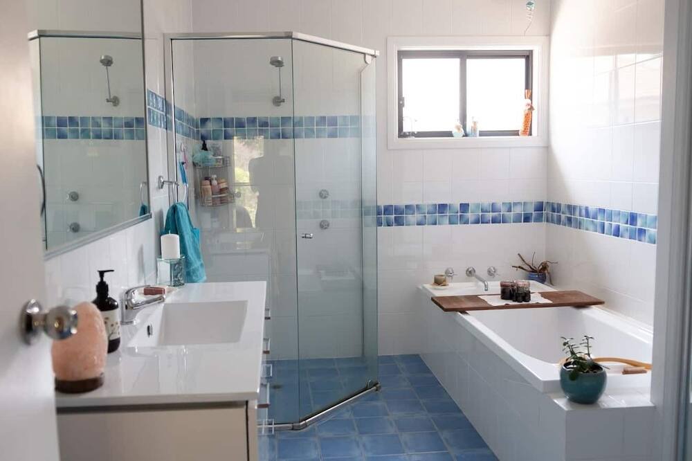Photo of Bathroom in Lake Conjola