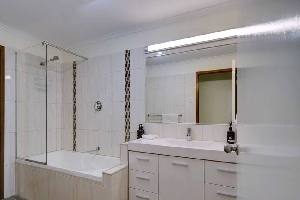 Photo of Bathroom in Pialba