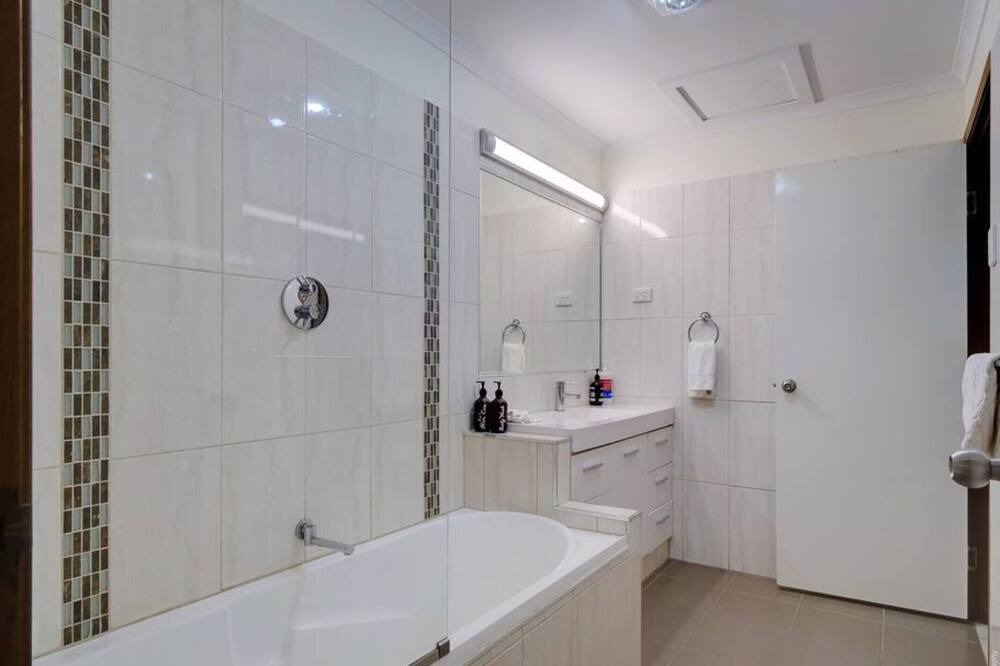 Photo of Bathroom in Pialba