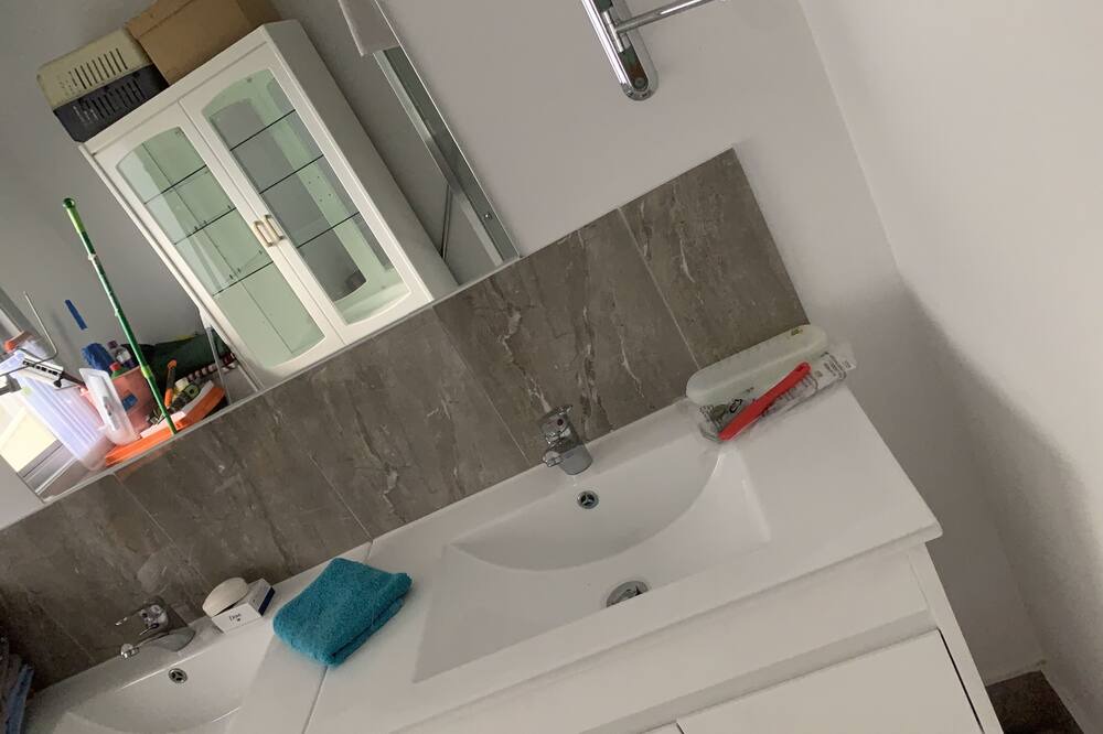 Photo of Bathroom in Molendinar