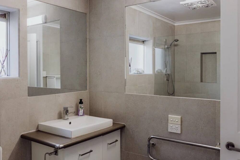 Photo of Bathroom in Bicheno